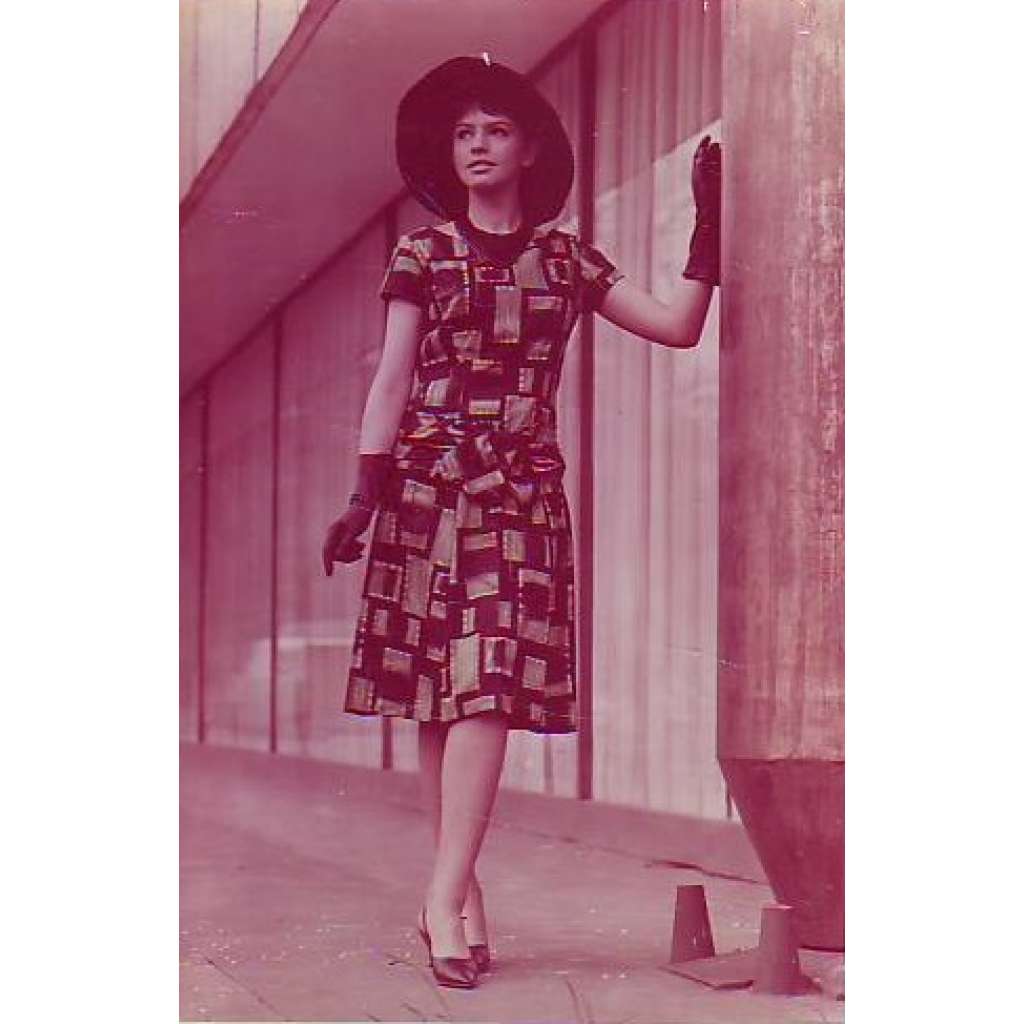 Letní šaty  Reklamní fotografie móda 60. léta